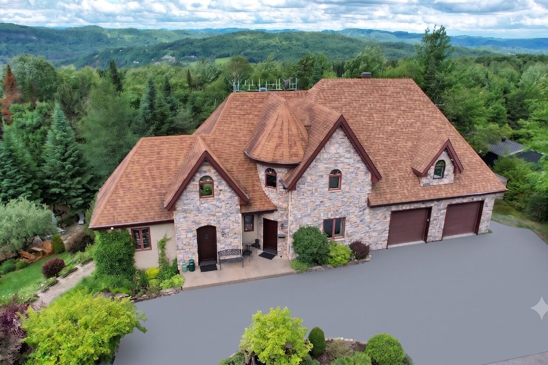 House in Saint-Sauveur, Quebec, Canada 1 - 18266050