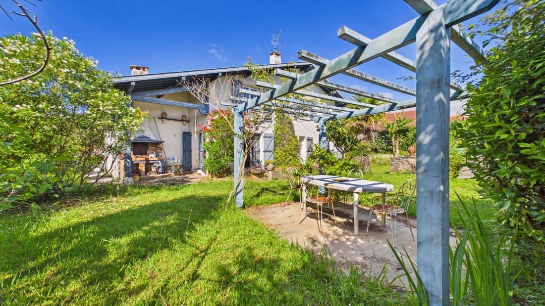 Villa in Saint-Pierre-d'Irube, Nouvelle-Aquitaine, France 2 - 18510256