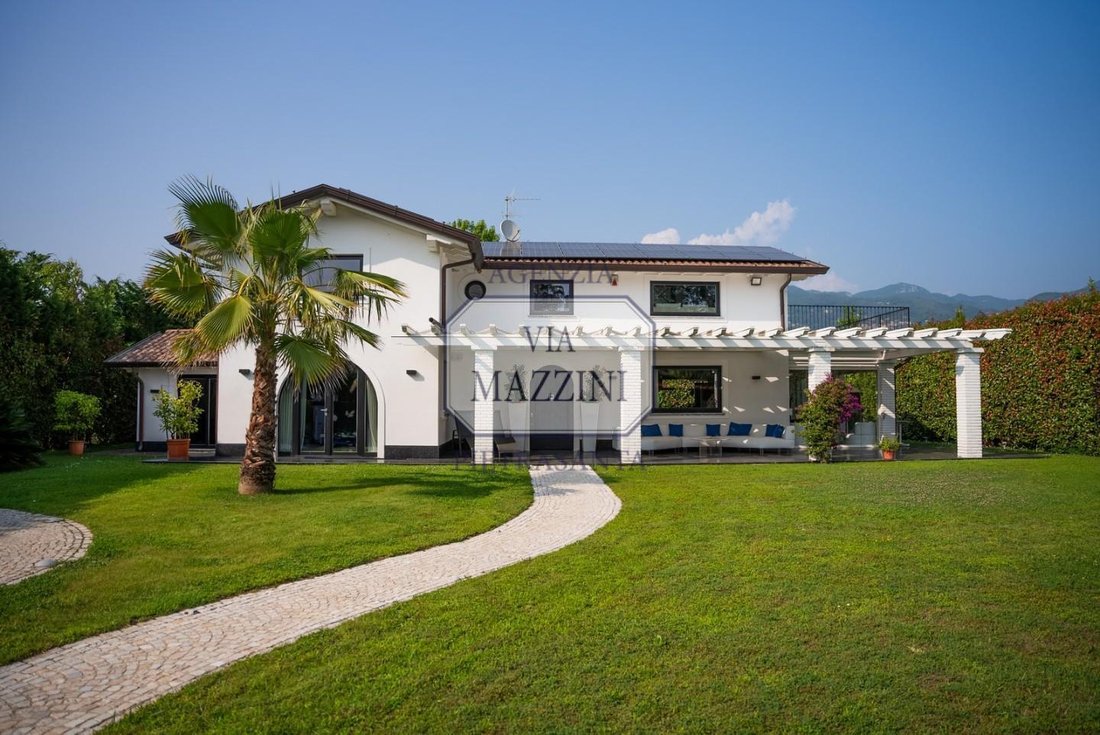 Villa in Pietrasanta, Tuscany, Italy 1 - 18518917