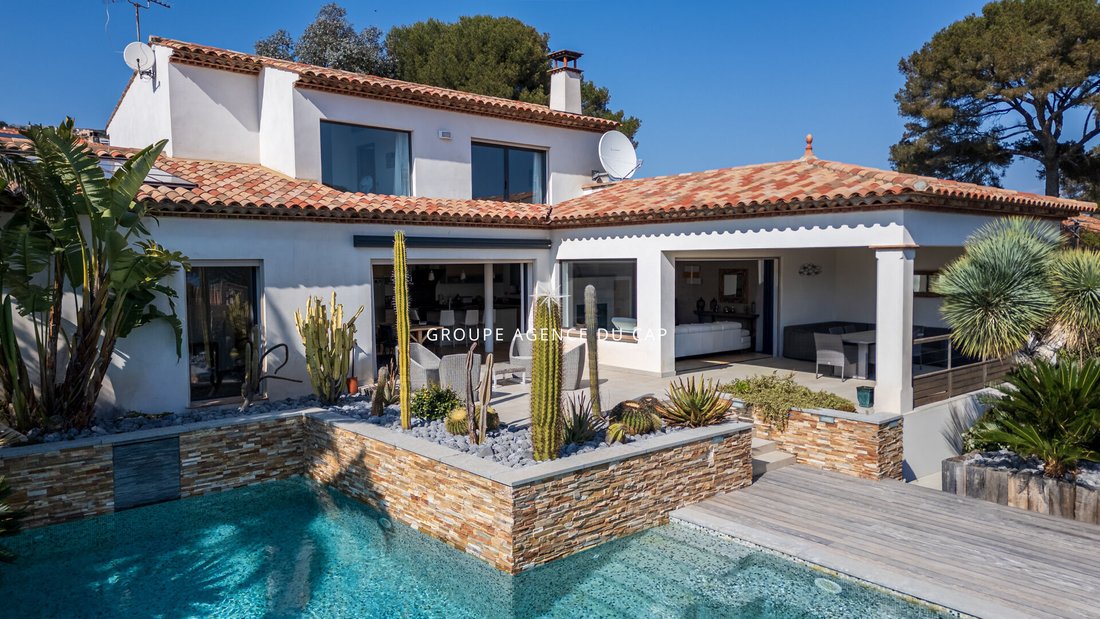 Villa in Les Issambres, Roquebrune-sur-Argens, France 3 - 18510258