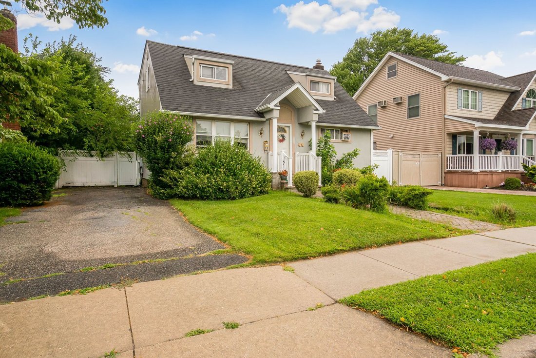 House in Hicksville, New York, United States 1 - 18510719