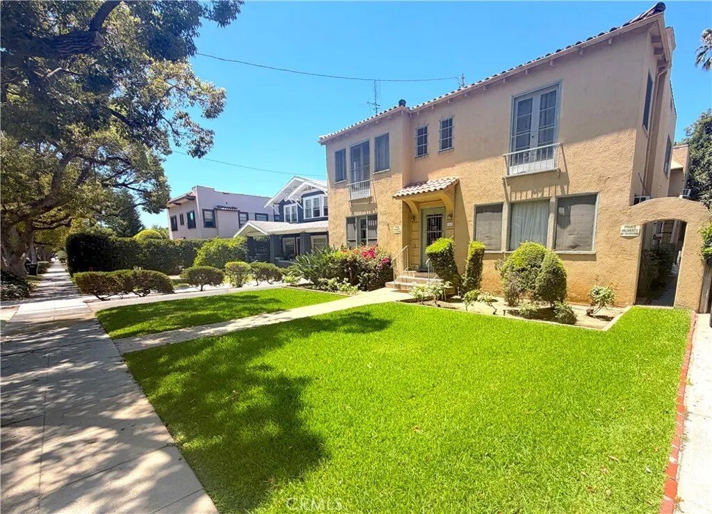 Altadena, California, United States 5 - 18513099