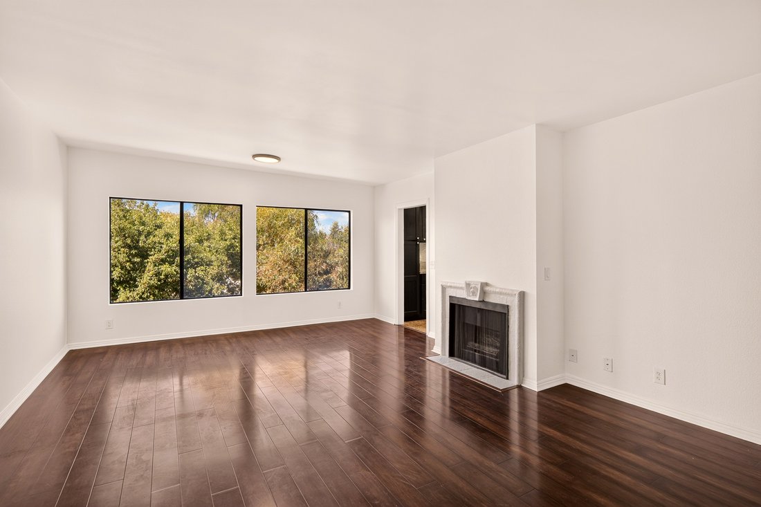Condo in Los Angeles, California, United States 5 - 18514833