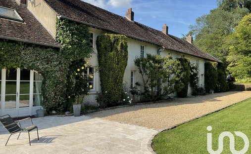 House in Saint-Denis-les-Rebais, Ile-de-France, France 1