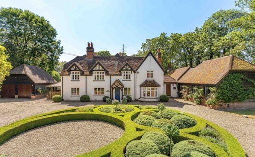 Country House in Knebworth, England 1