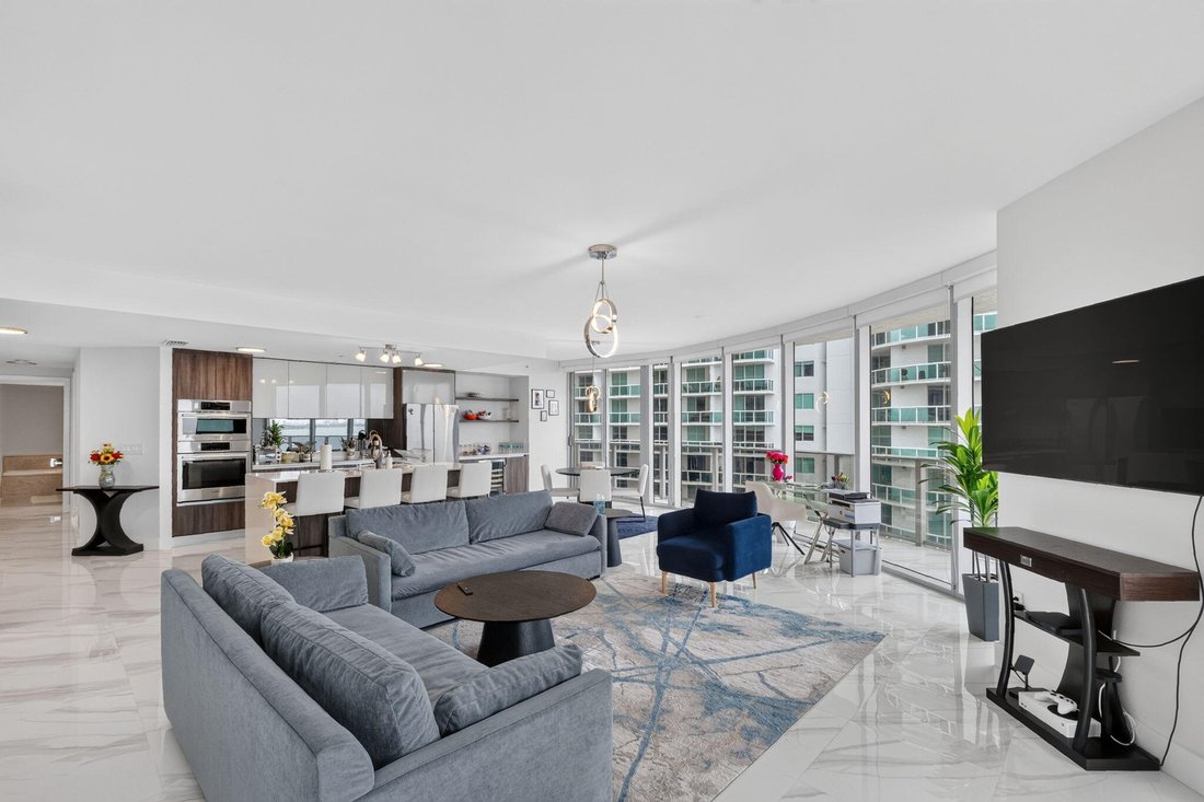 Condo in Miami, Florida, United States 4 - 18518690