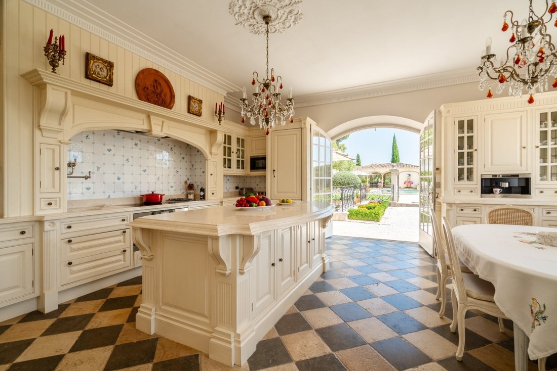 Country House in Comtale-Cente-Cours Mirabeau, Aix-en-Provence, France 4 - 18508912