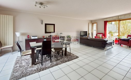 Villa in Pavé des Gardes, Chaville, France 1