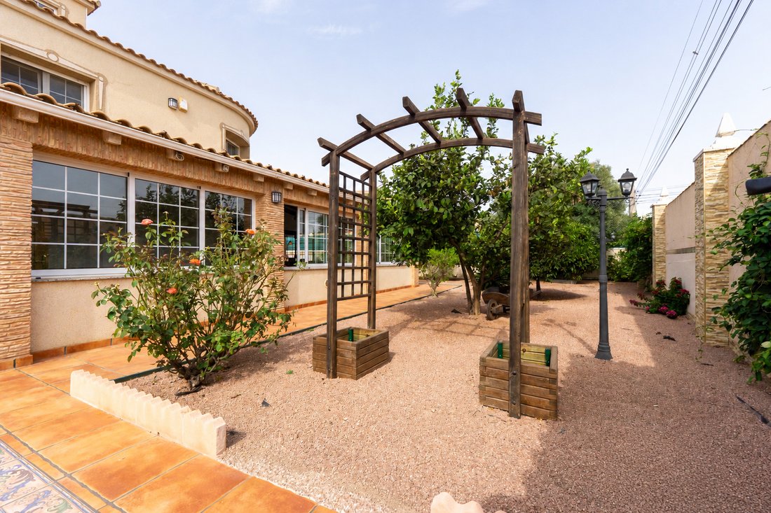 Chalet in Torrevieja, Valencian Community, Spain 2 - 18516540
