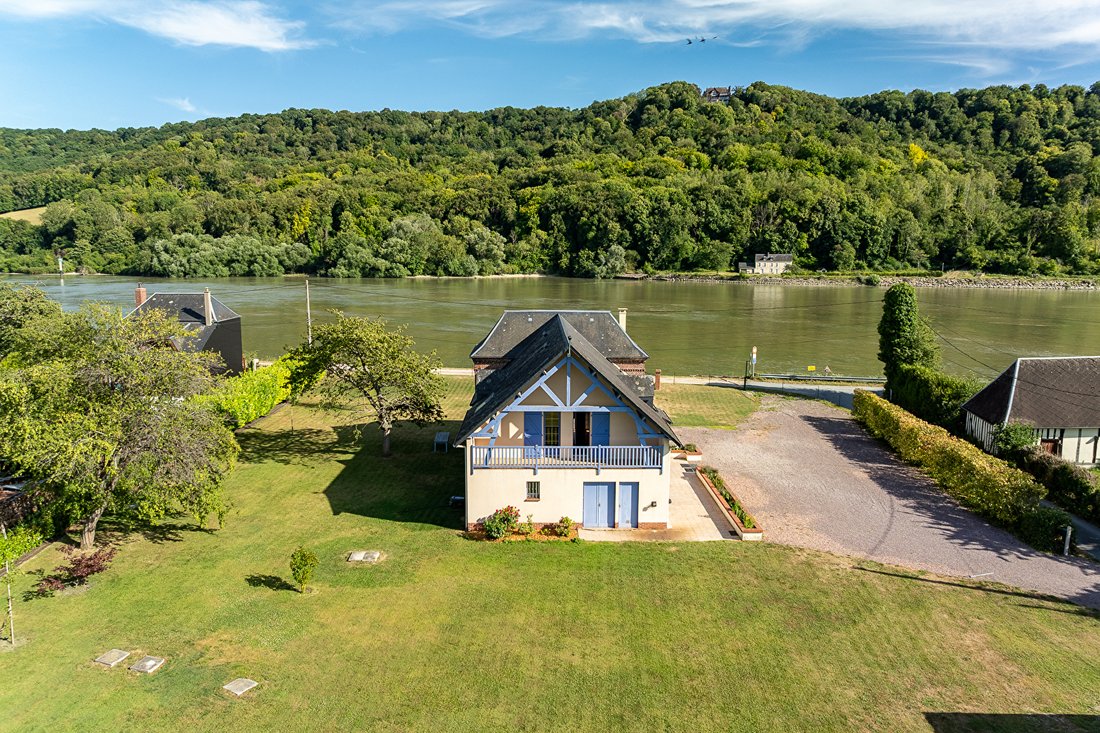 Villa in Le Mesnil-sous-Jumieges, Normandy, France 1 - 18517963