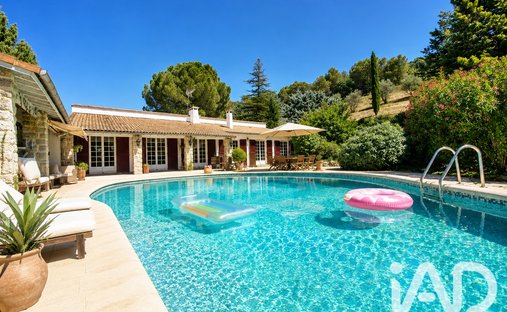 House in Mazac-Viget, Saint-Privat-des-Vieux, France 1