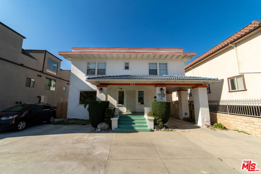 Los Angeles, California, United States 3 - 18511081