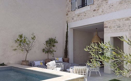 Estate in Avignon, Provence-Alpes-Côte d'Azur, France 1