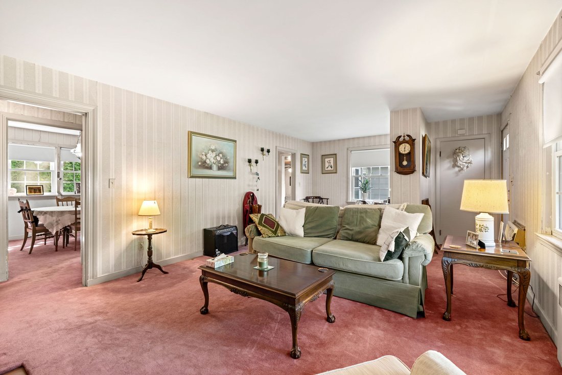 House in Lowell, Massachusetts, United States 5 - 18510610
