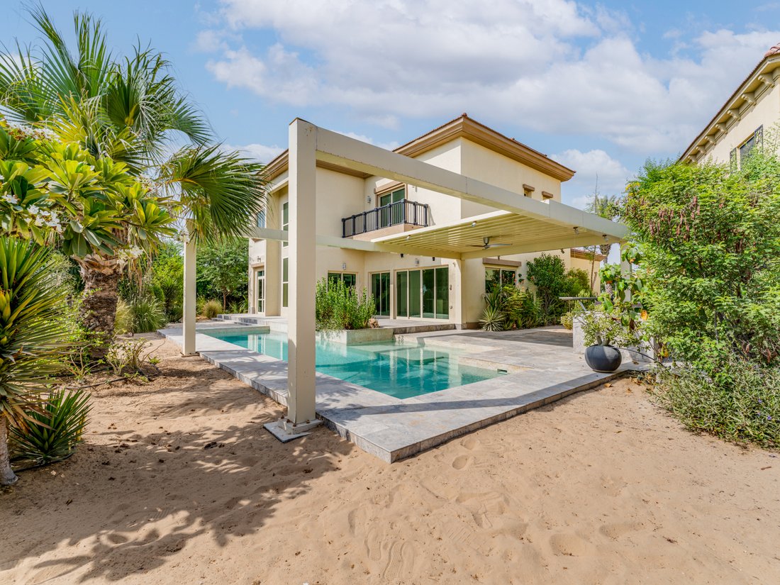 Villa in Jumeirah Islands / Juzur Jumeirah, Dubai, United Arab Emirates 1 - 18412165