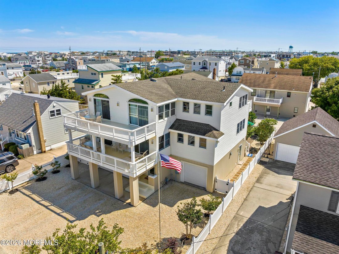 House in Ship Bottom, New Jersey, United States 1 - 18521103
