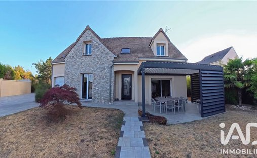 House in Nord, Arpajon, France 1
