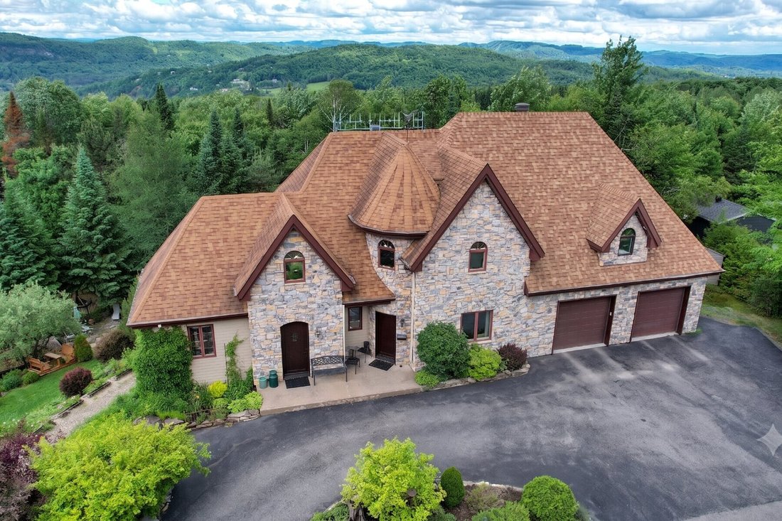 House in Saint-Sauveur, Quebec, Canada 3 - 18266050
