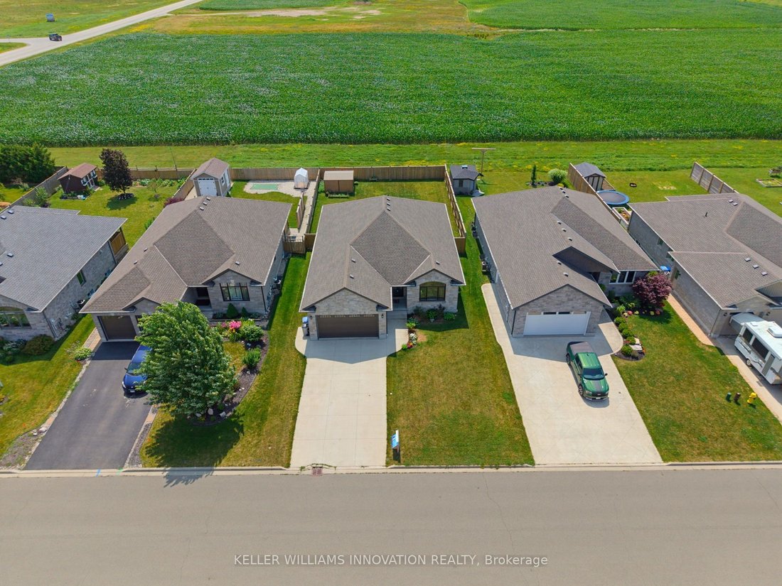 House in North Perth, Ontario, Canada 2 - 18512803