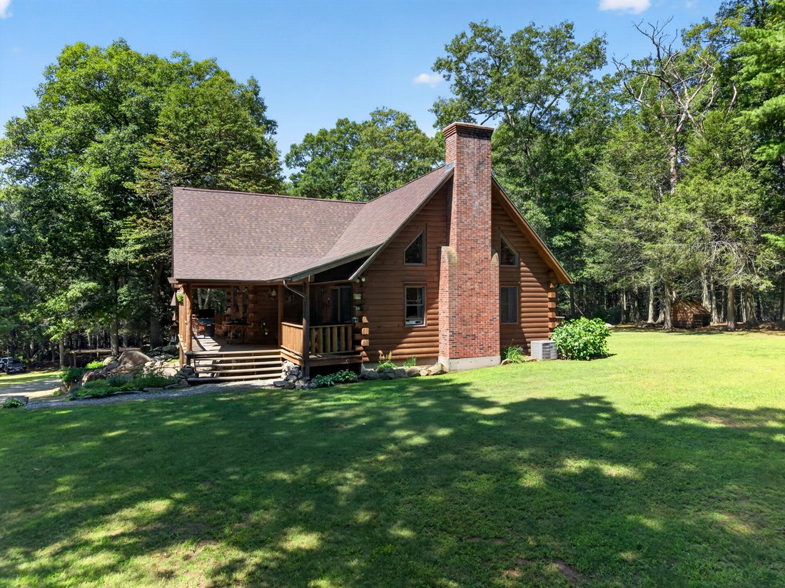 House in Voluntown, Connecticut, United States 3 - 18517615