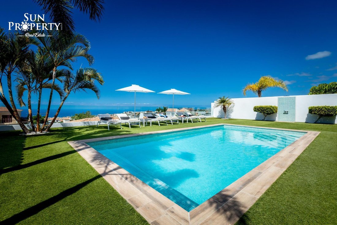 Villa in Costa Adeje, Adeje, Canary Islands 1 - 18514935