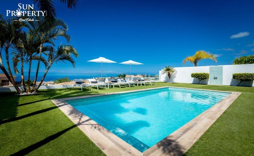 Villa in Costa Adeje, Adeje, Canary Islands 1