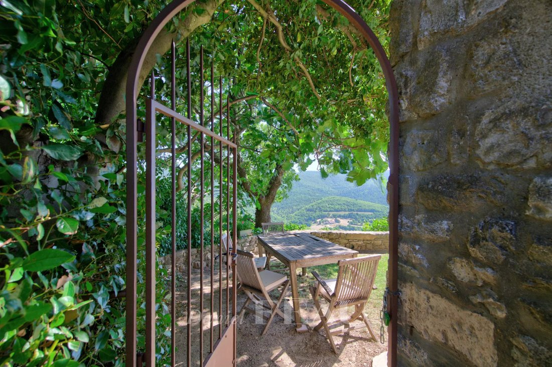 Country House in Montjustin, Provence-Alpes-Côte d'Azur, France 4 - 18509716