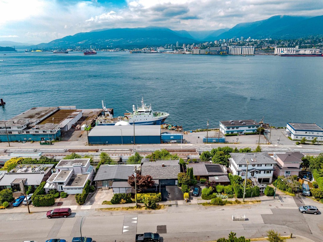 House in Vancouver, British Columbia, Canada 2 - 18514558