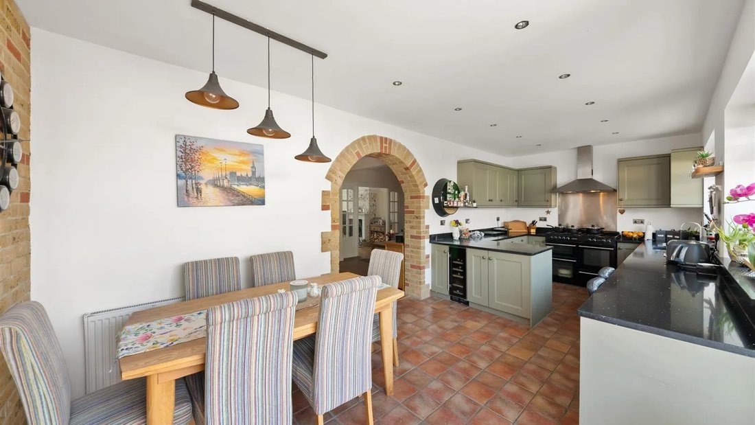 House in Ickenham, Hillingdon, England 3 - 18510952