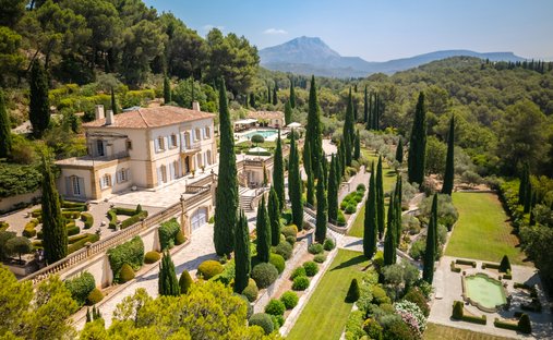 Country House in Comtale-Cente-Cours Mirabeau, Aix-en-Provence, France 1