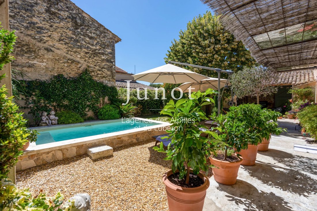 House in Oppède, Provence-Alpes-Côte d'Azur, France 3 - 18509699