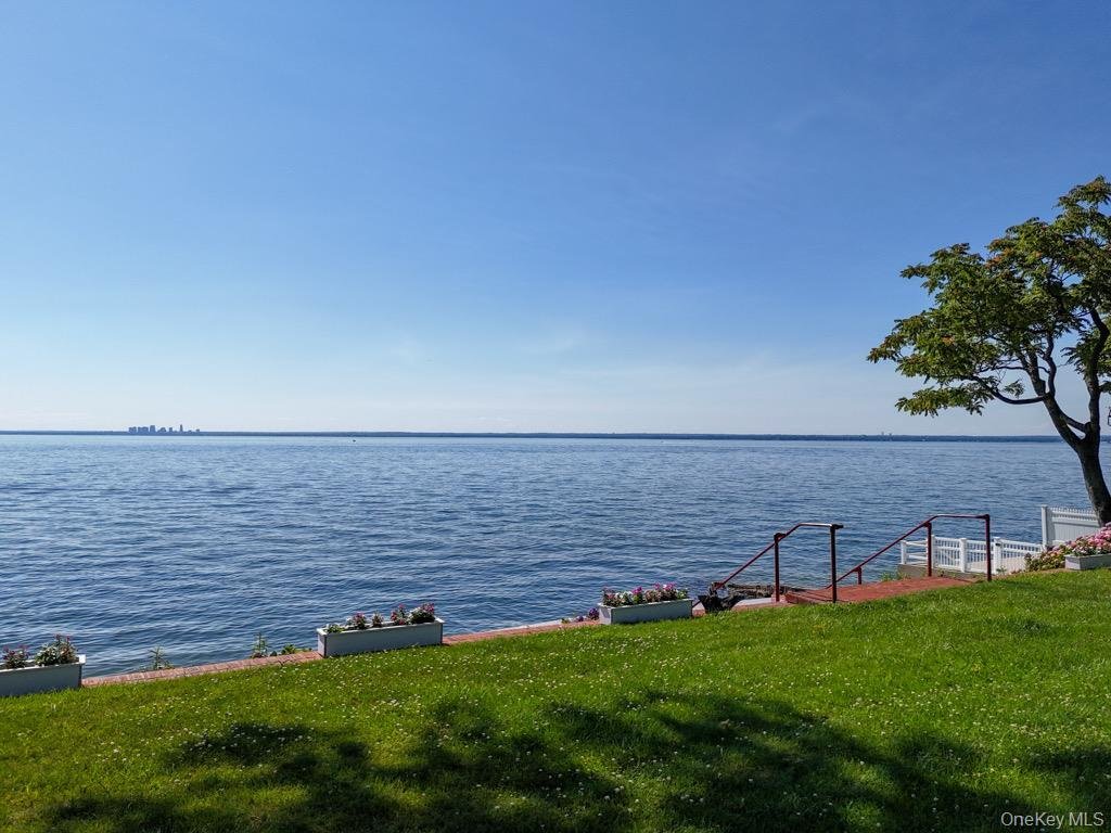 House in Glen Cove, New York, United States 1 - 18511028