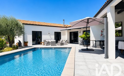 House in Ferrieres, Nouvelle-Aquitaine, France 1