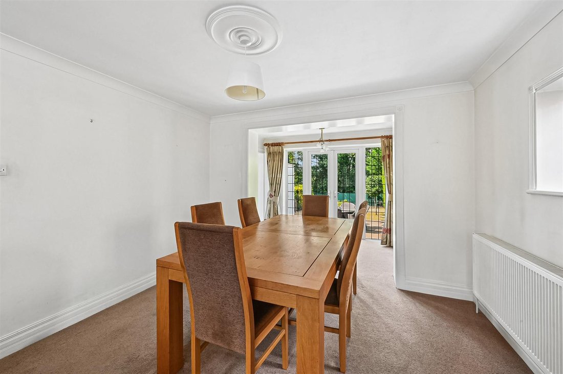 House in Nork, Reigate and Banstead, England 5 - 18514971