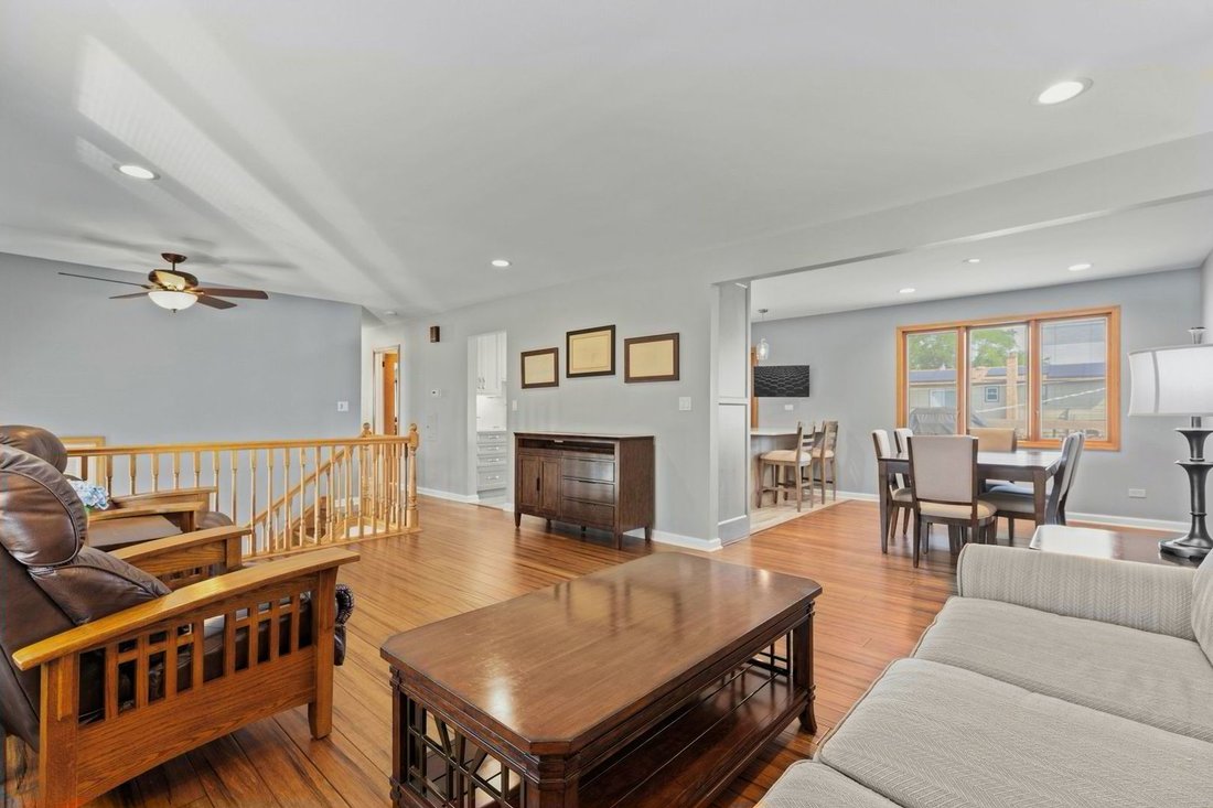 House in Mount Prospect, Illinois, United States 3 - 18508550