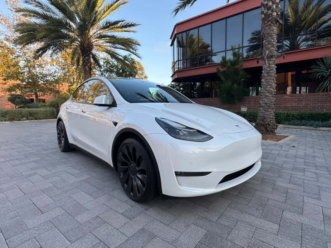 Suv in Newport Beach, CA, United States 5 - 18443351