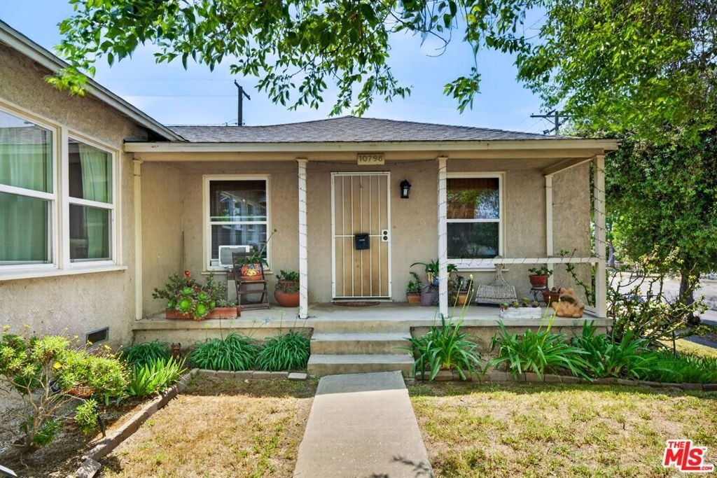 Los Angeles, California, United States 3 - 18515045