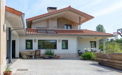 Villa a Llanera, Asturie, Spagna 1