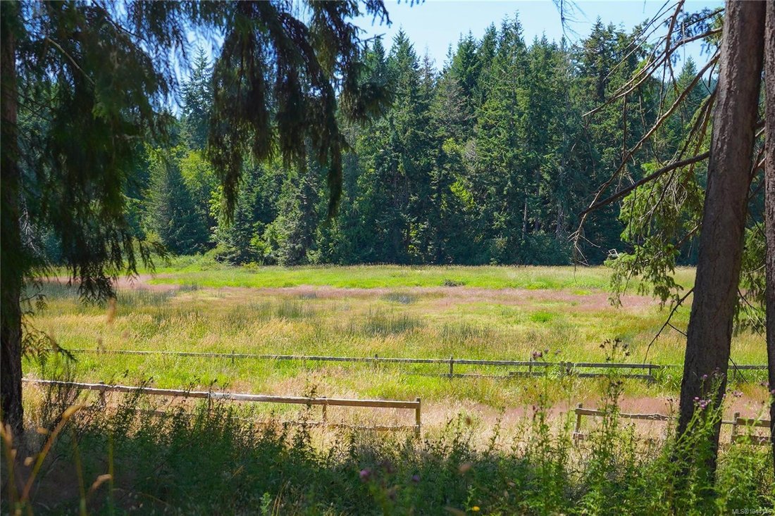 House in Fernwood, British Columbia, Canada 5 - 18519908