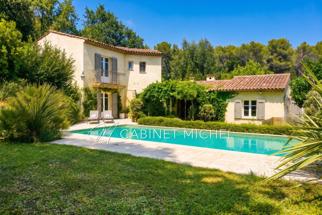 Villa in Nord, Roquefort-les-Pins, France 1 - 18509127