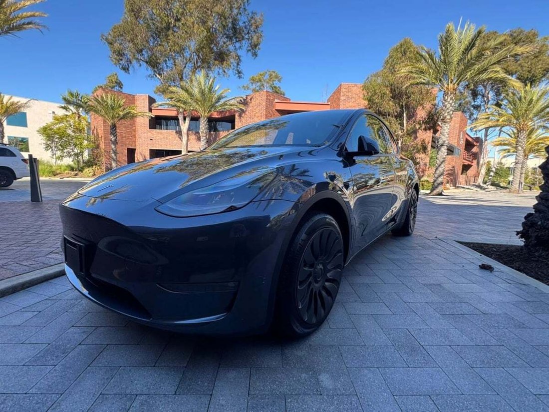 Suv in Newport Beach, CA, United States 3 - 18412264