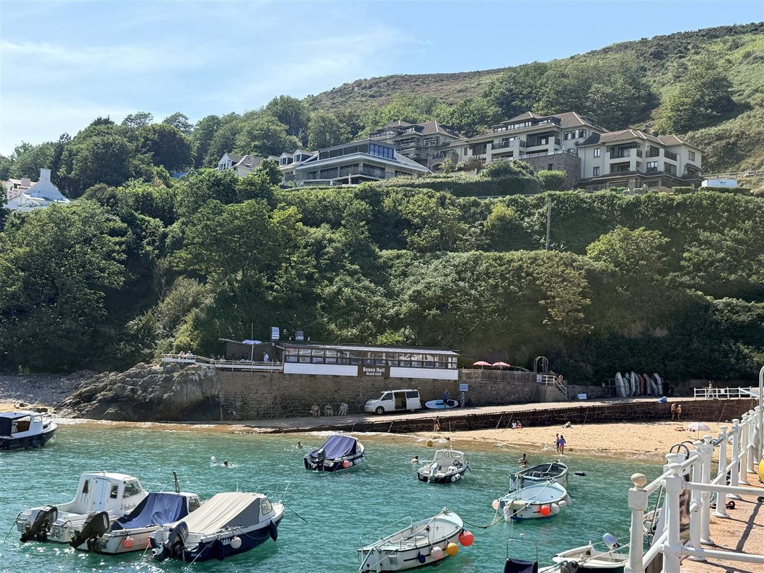 Apartment in Jersey, St Lawrence, Jersey 1 - 15009618