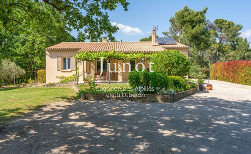 House in Goult, Provence-Alpes-Côte d'Azur, France 1