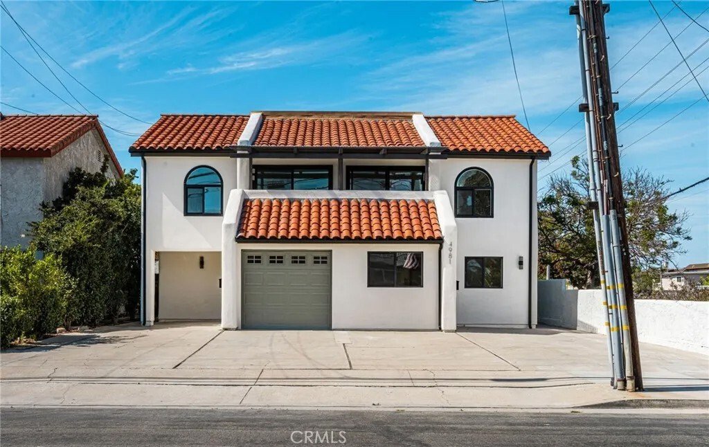 Huntington Beach, California, United States 2 - 18518973