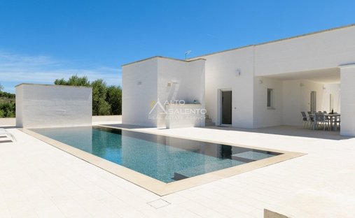 Villa en Calle Ludovico - Corso Umberto I - Calle Vittorio Emanuele, Ostuni, Apulia 1