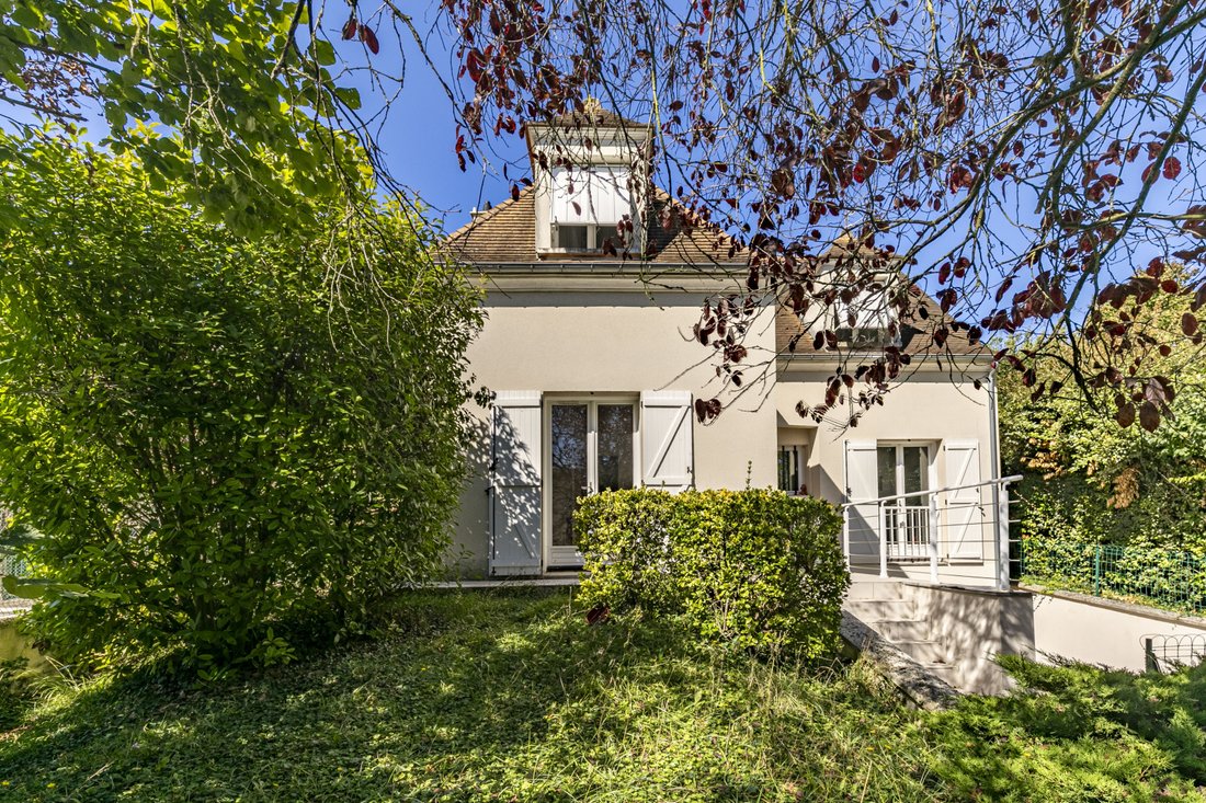 House in Forêt, Saint-Germain-en-Laye, France 1 - 18509148