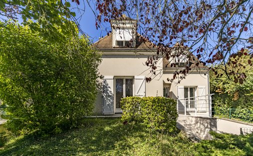 House in Forêt, Saint-Germain-en-Laye, France 1