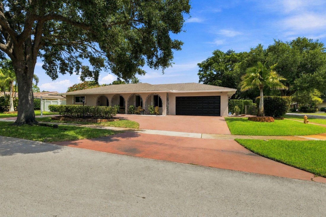 House in Plantation, Florida, United States 1 - 18511974