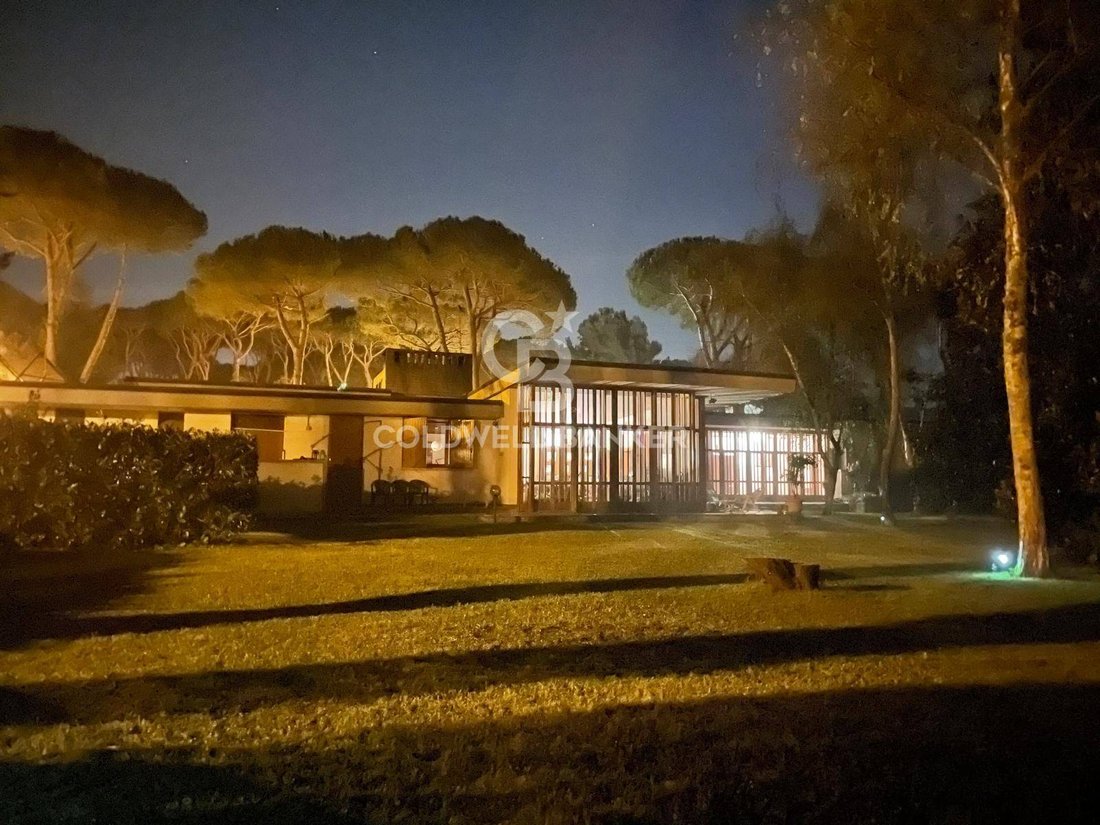 Villa in Ronchi, Massa, Italy 1 - 18514361