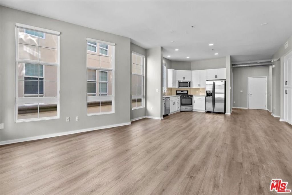 Condo in Los Angeles, California, United States 3 - 18517140
